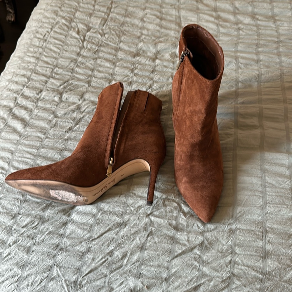 Suede boots